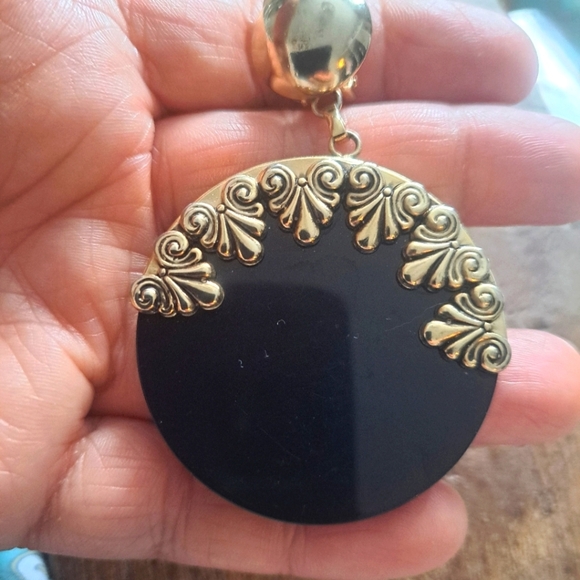 Vintage gold and black clip on earrings - Picture 5 of 8